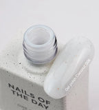 NAILSOFTHEDAY Gel Polish Coconut 006— milchweißes Gel-Lack mit Goldflocken, deckend in einer Schicht, 10 ml