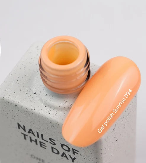 NAILSOFTHEDAY Gel Polish Sunrise 094 — warmer orangefarbener Gel-Lack, deckend in einer Schicht, 10 ml.