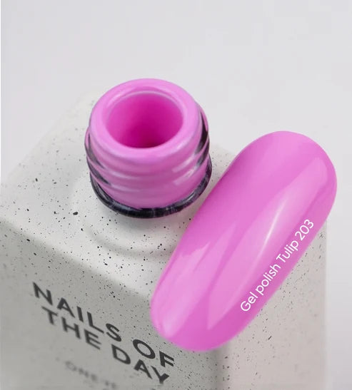 NAILSOFTHEDAY Gel Polish Tulip 203 — kühler rosafarbener Gel-Lack, deckend in einer Schicht, 10 ml.