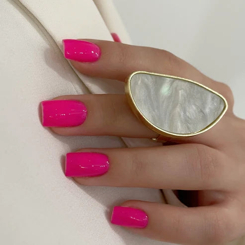 NAILSOFTHEDAY Le`s Special Barbie 209 – ein spezieller neonpinker Gellack, der in einer Schicht überlappt, 10 ml