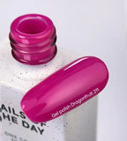 NAILSOFTHEDAY Gel Polish Dragonfruit-211, 10 ml — pink-purpurfarbener UV-Gel-Lack mit vollständiger Deckkraft in nur einer Schicht