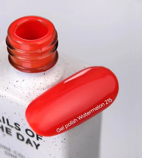 NAILSOFTHEDAY Gel Polish Watermelon-215 — intensiver korallenroter UV-Gel-Lack mit vollständiger Deckkraft in nur einer Schicht, 10 ml