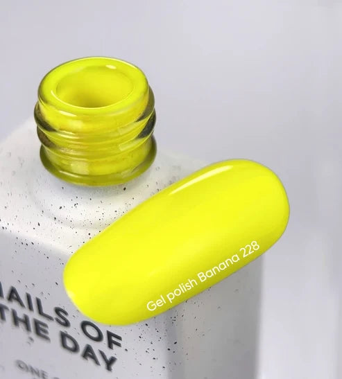 NAILSOFTHEDAY Gel Polish Banana-228 — neon-gelber UV-Gel-Lack mit vollständiger Deckkraft in nur einer Schicht, 10 ml