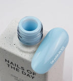 NAILSOFTHEDAY Gel Polish Iris 303 — himmelblauer Gel-Lack, deckend in einer Schicht, 10 ml.