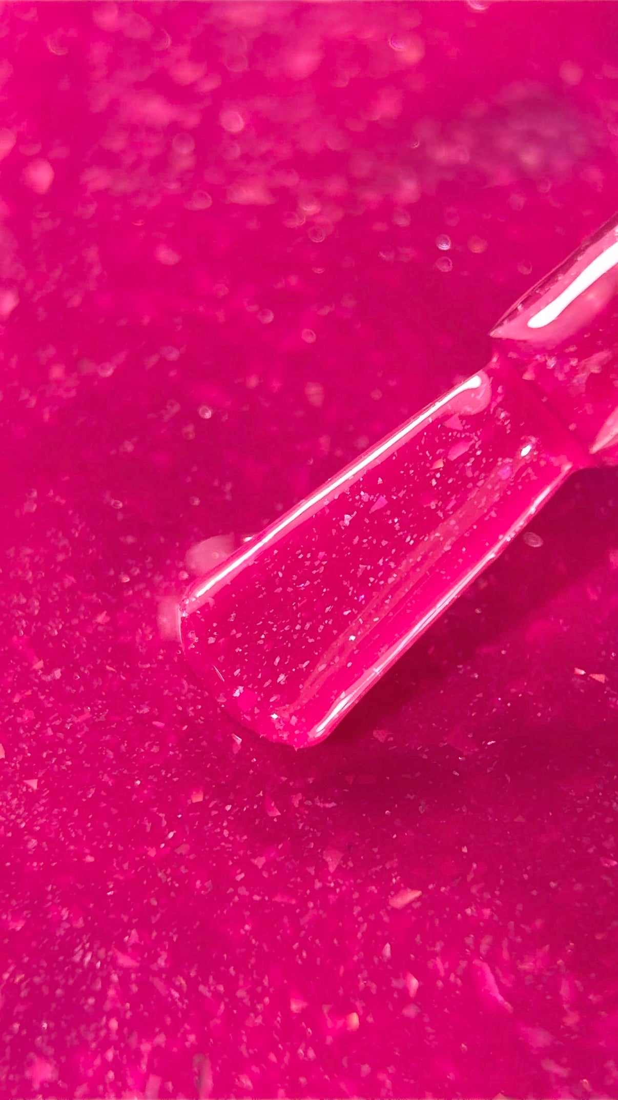 NAILSOFTHEDAY Color of the Month August 2026 CHRIN – Fuchsia mit Goldfolie und Schimmer, deckt bereits in einer Schicht, 10 ml