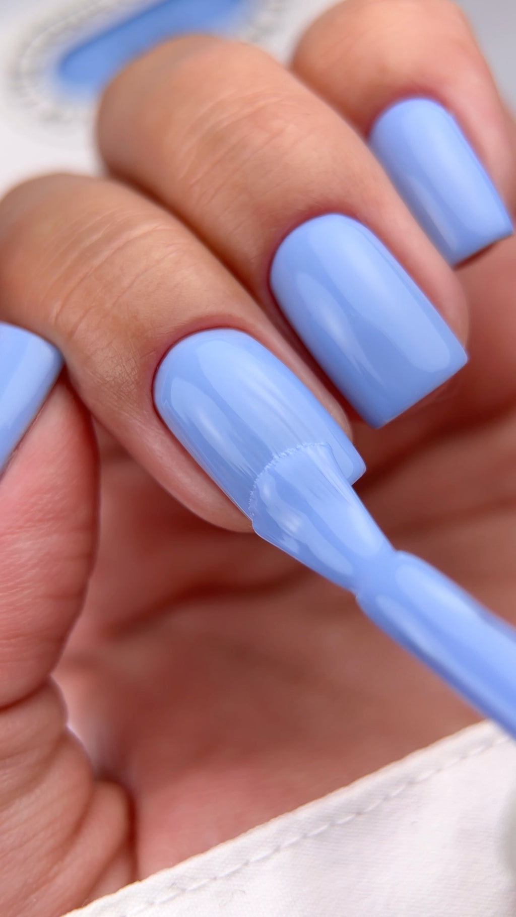 NAILSOFTHEDAY Farbe des Monats Juli 2026 – Odesa Himmelblau, deckend in einer Schicht, 10 ml