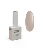 NAILSOFTHEDAY Let’s Special Pantone2025/1 — warmer beige-brauner Gel-Lack, der in einer einzigen Schicht deckt, 10 ml.