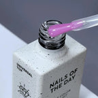 NAILSOFTHEDAY Universal Top — glänzender No-Wipe-Topcoat mit minimalem UV-Filtergehalt, 10 ml